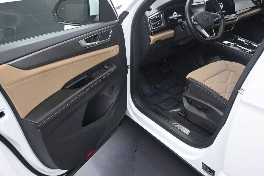 2024 Volkswagen Atlas Cross Sport 2.0T SE w/Technology