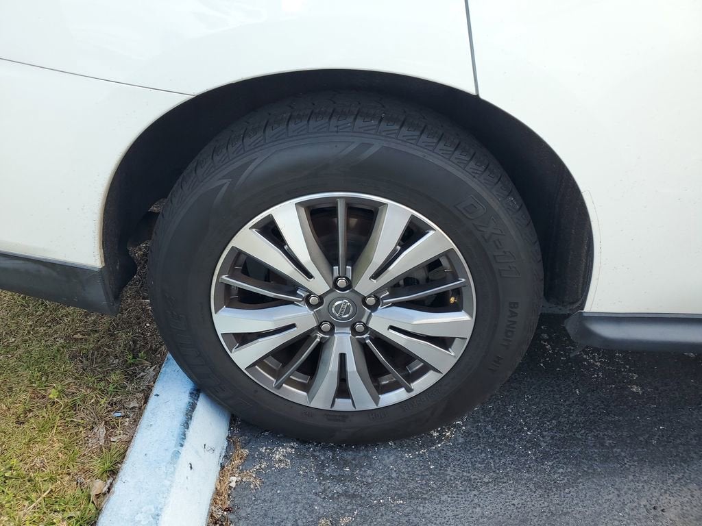 2020 Nissan Pathfinder SV