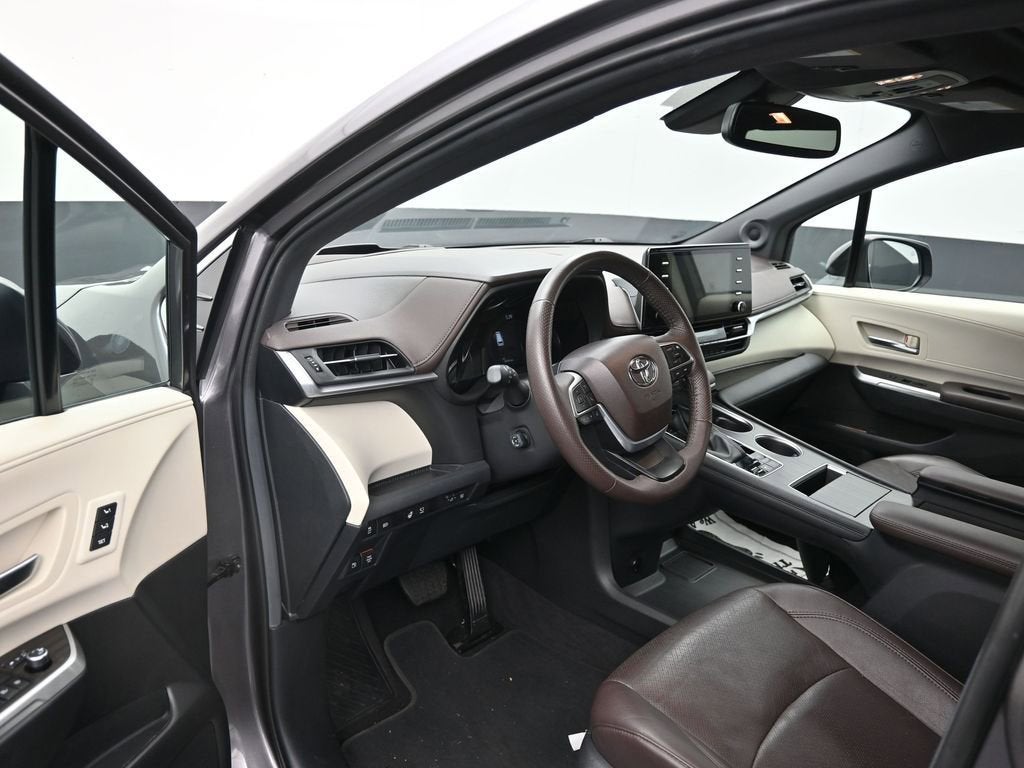 2024 Toyota Sienna Platinum