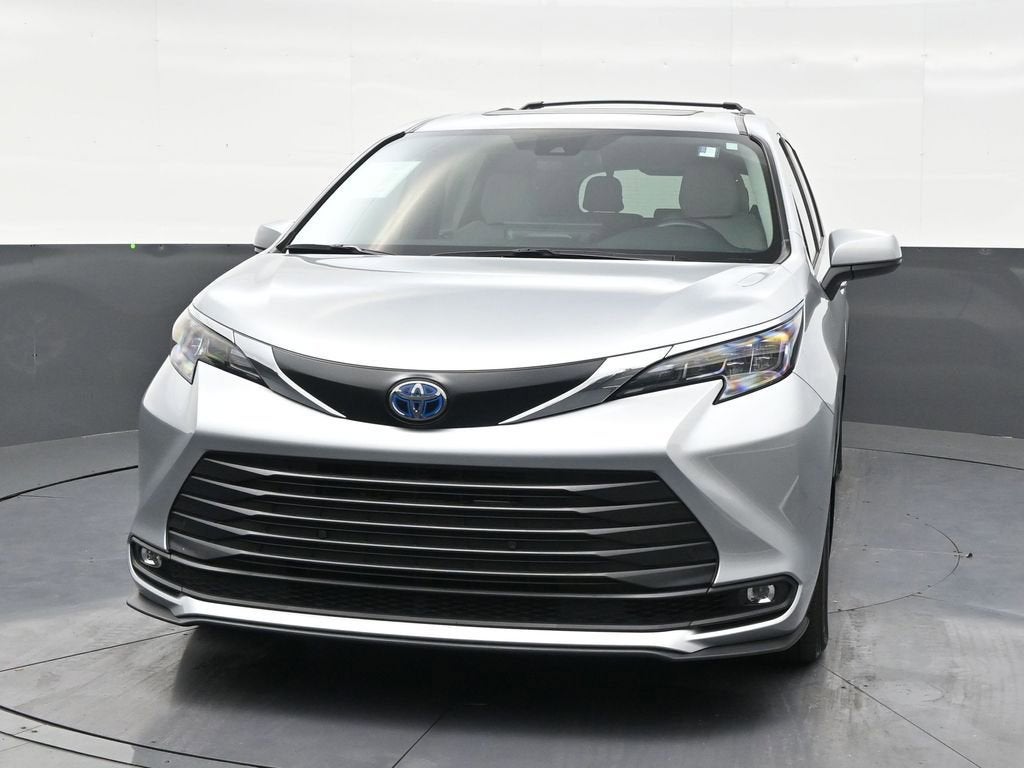 2025 Toyota Sienna XLE