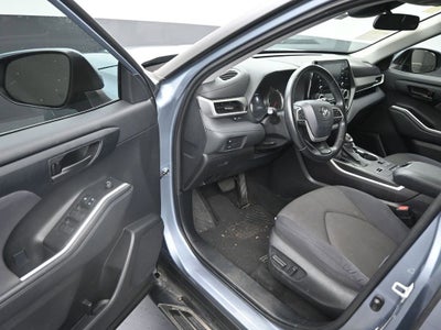 2022 Toyota Highlander LE