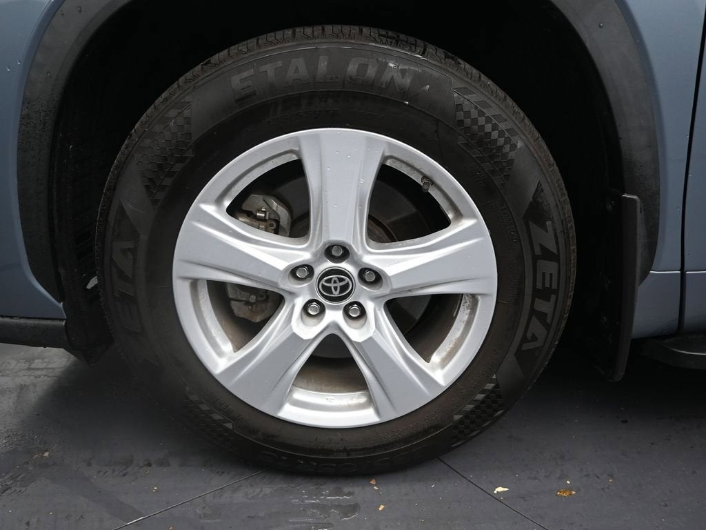 2022 Toyota Highlander LE