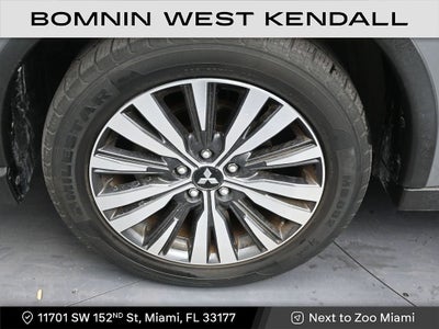 2020 Mitsubishi Outlander SE