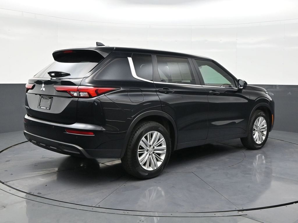 2024 Mitsubishi Outlander ES