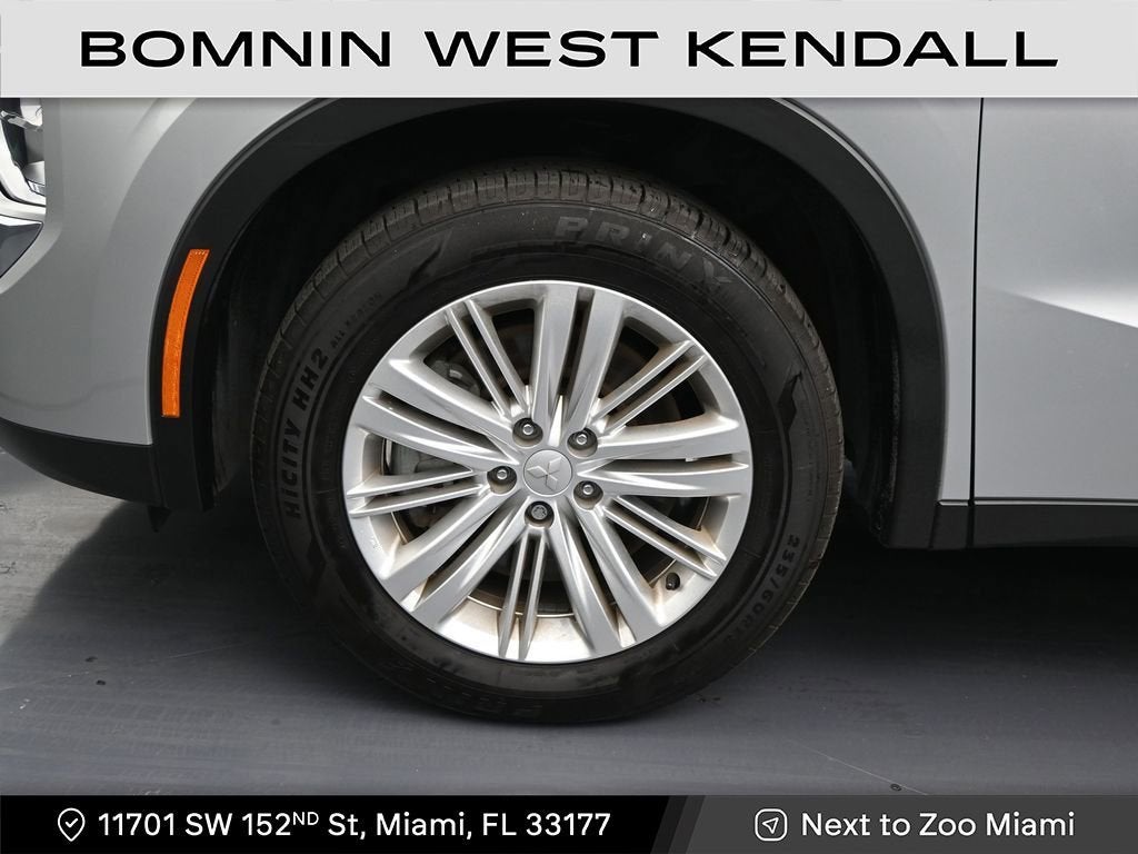 2024 Mitsubishi Outlander ES