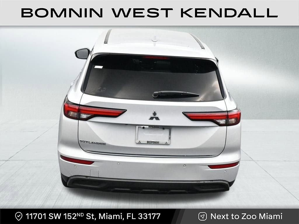 2022 Mitsubishi Outlander ES