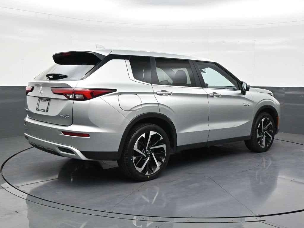 2025 Mitsubishi Outlander Plug-In Hybrid SE