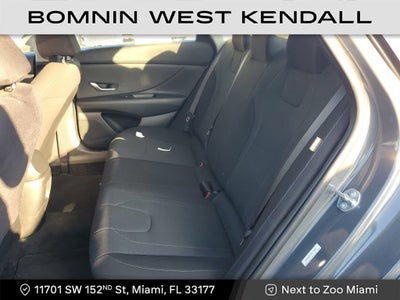 2025 Hyundai Elantra SE