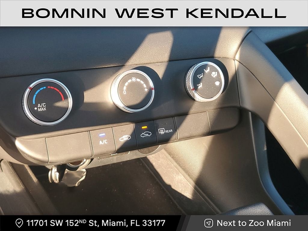 2025 Hyundai Elantra SE