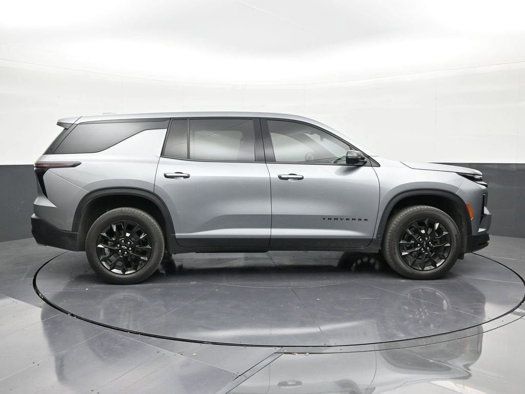 2024 Chevrolet Traverse LS