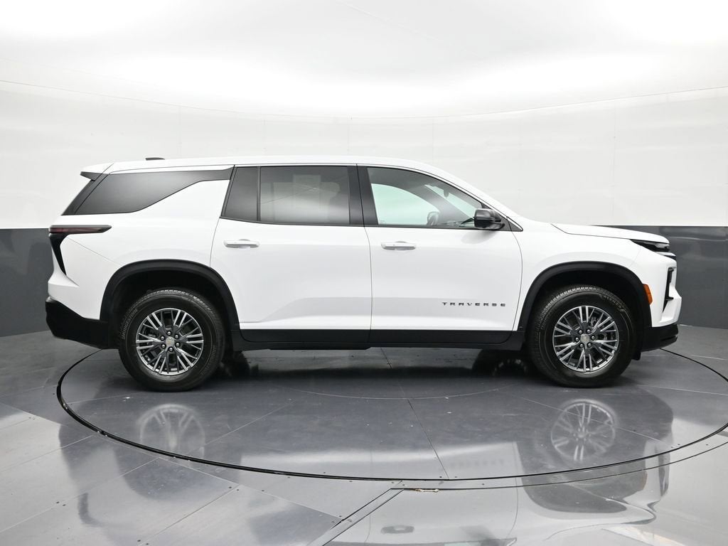 2024 Chevrolet Traverse LS