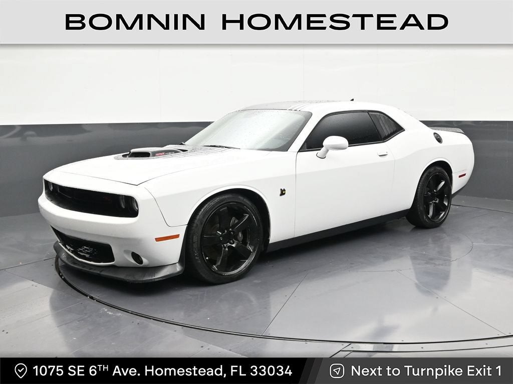 2016 Dodge Challenger 392 Hemi Scat Pack Shaker