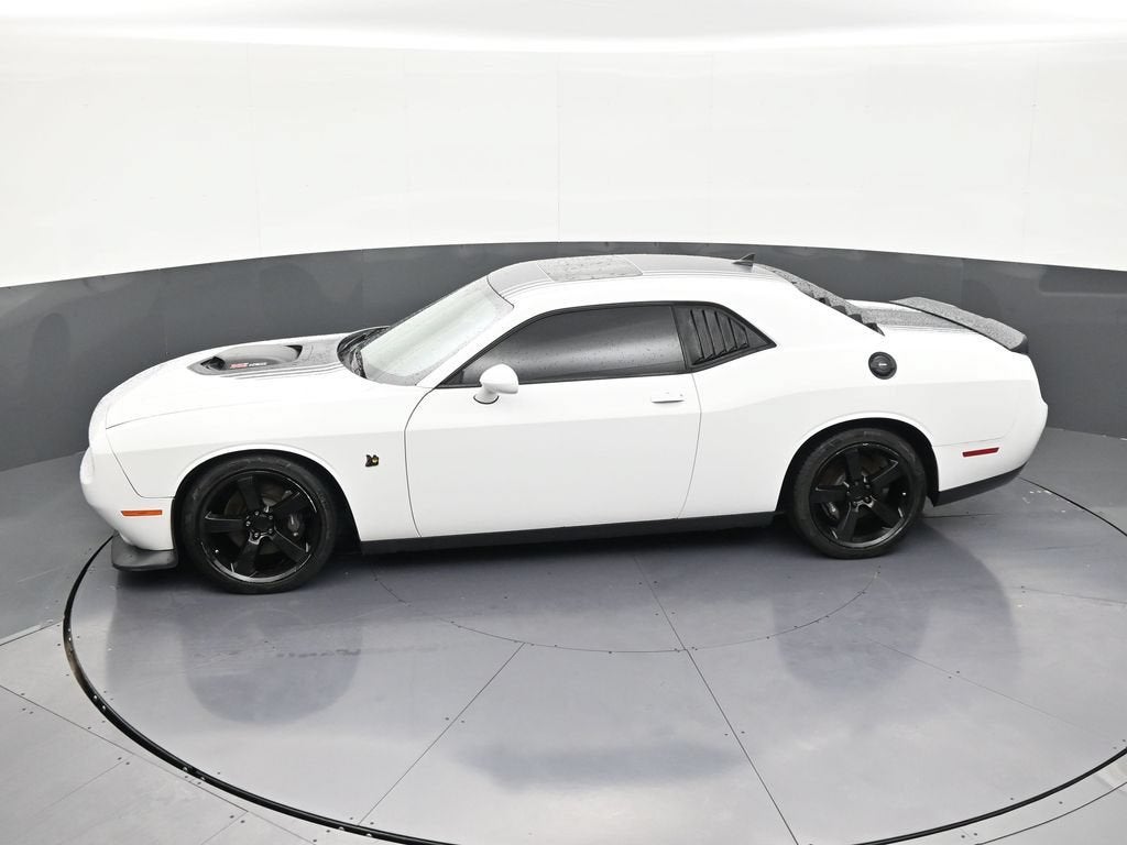 2016 Dodge Challenger 392 Hemi Scat Pack Shaker
