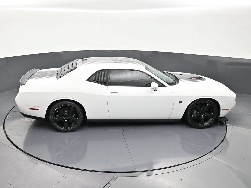 2016 Dodge Challenger 392 Hemi Scat Pack Shaker