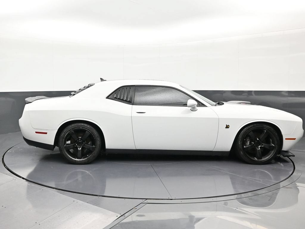 2016 Dodge Challenger 392 Hemi Scat Pack Shaker