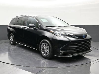 2025 Toyota Sienna XLE