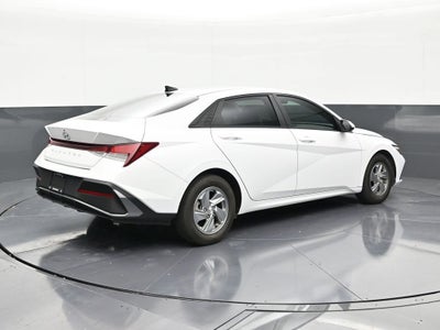 2024 Hyundai Elantra SE