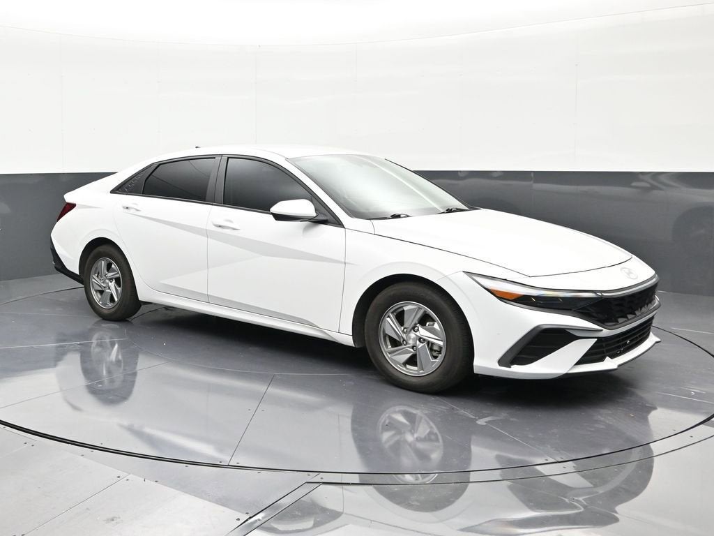 2024 Hyundai Elantra SE