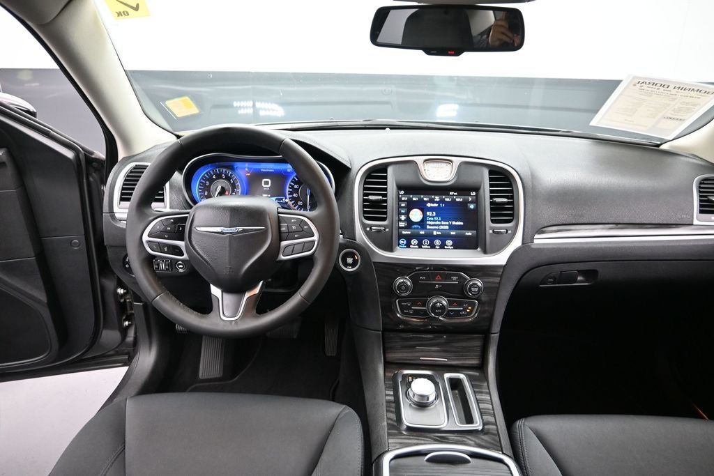 2022 Chrysler 300 Touring
