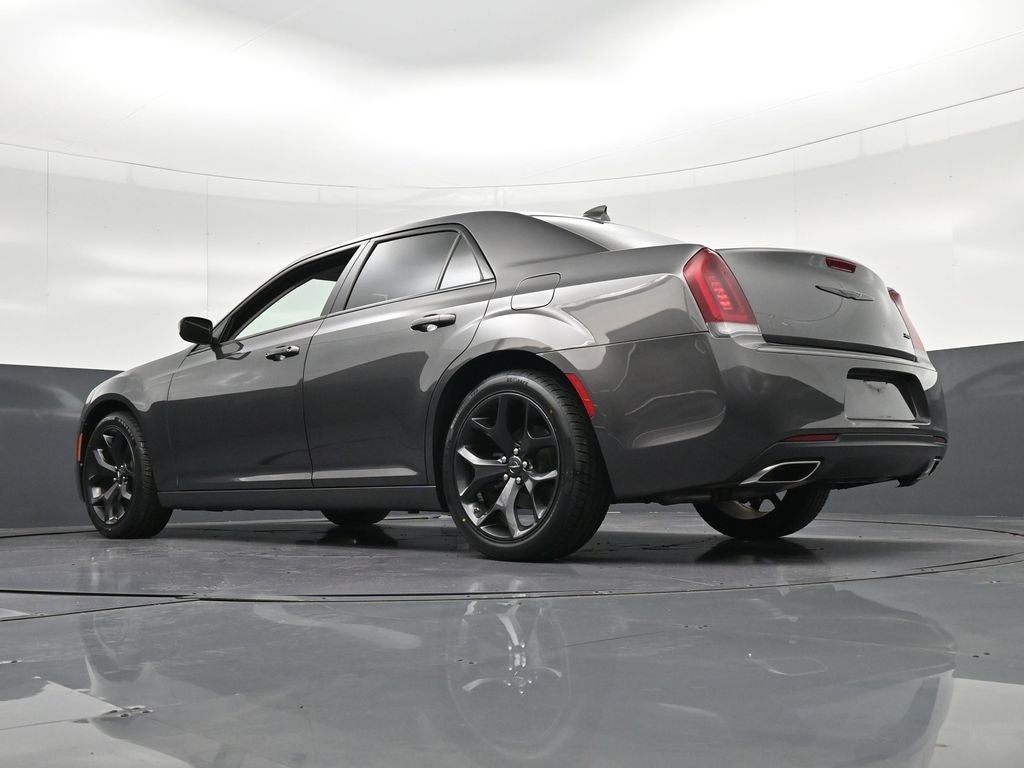 2022 Chrysler 300 Touring