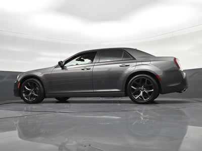 2022 Chrysler 300 Touring