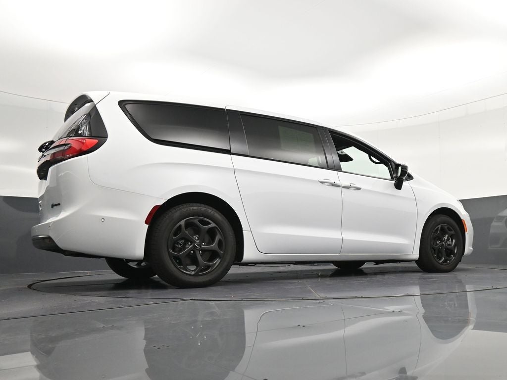 2024 Chrysler Pacifica Hybrid Select Premium S Appearance