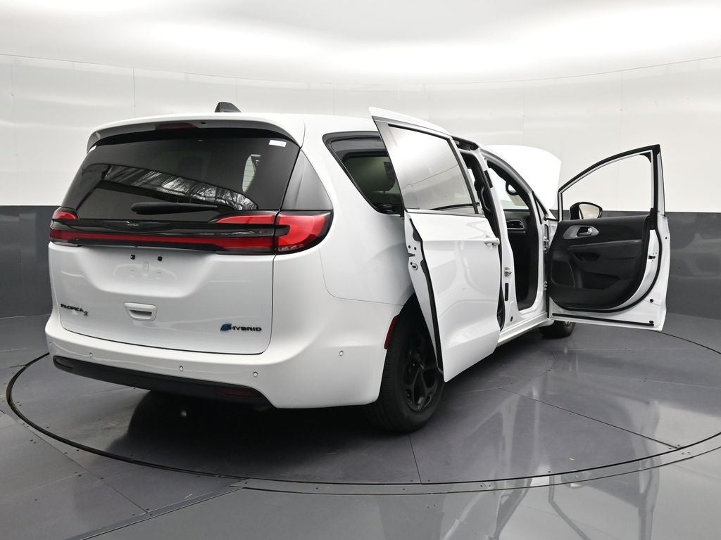 2024 Chrysler Pacifica Hybrid Select Premium S Appearance