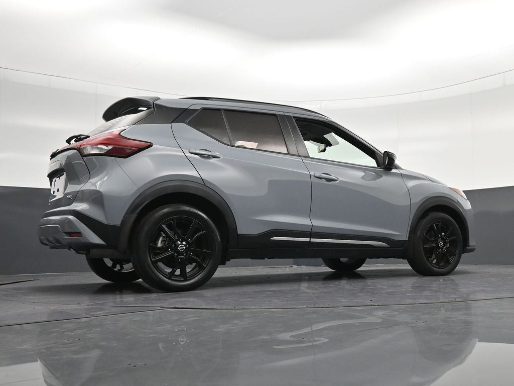 2022 Nissan Kicks SR