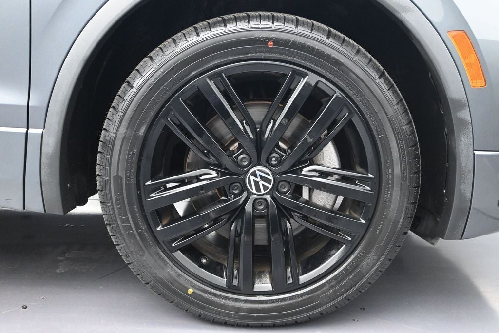 2022 Volkswagen Tiguan 2.0T SE R-Line Black
