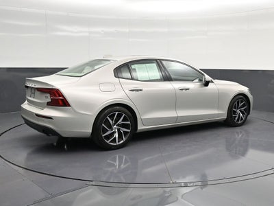 2020 Volvo S60 T5 Momentum