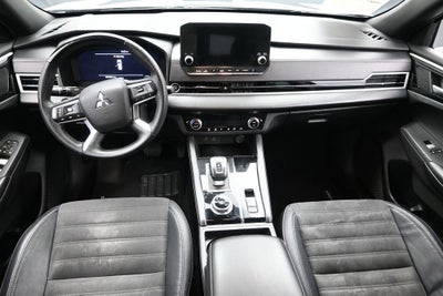 2023 Mitsubishi Outlander SE