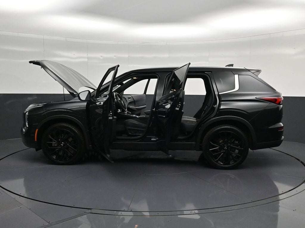 2023 Mitsubishi Outlander SE