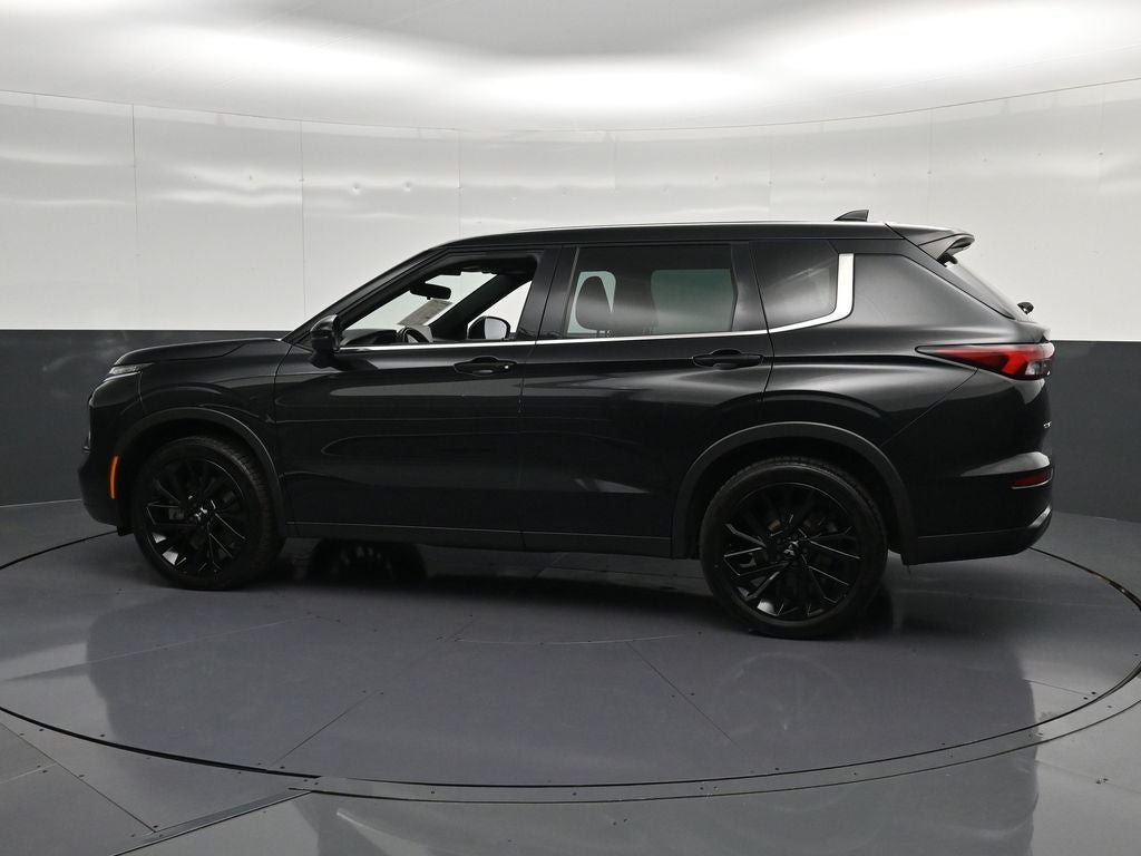 2023 Mitsubishi Outlander SE