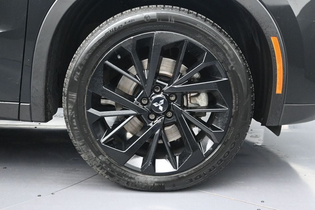 2023 Mitsubishi Outlander SE