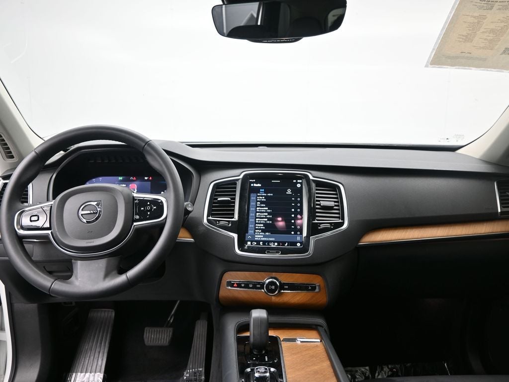 2024 Volvo XC90 B5 Plus