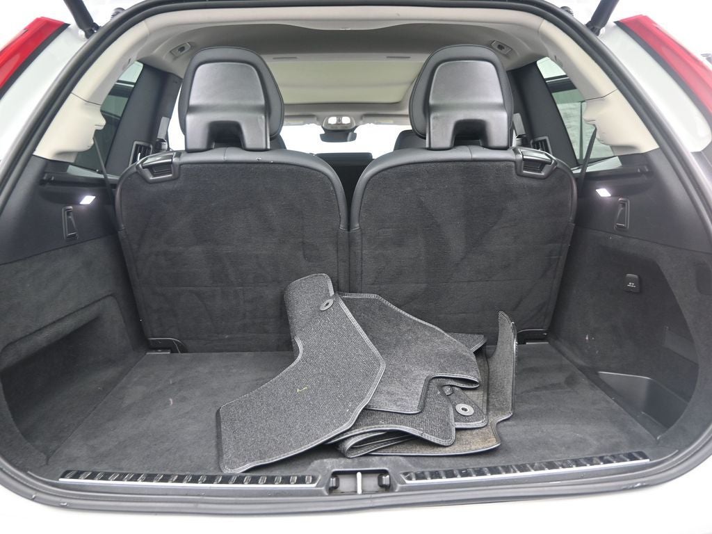 2024 Volvo XC90 B5 Plus